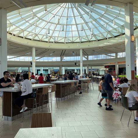 burlington mall food court restaurants.